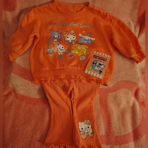 Hello Kitty Baby Outfit - Size 6-9 Months - Picture 4 of 9